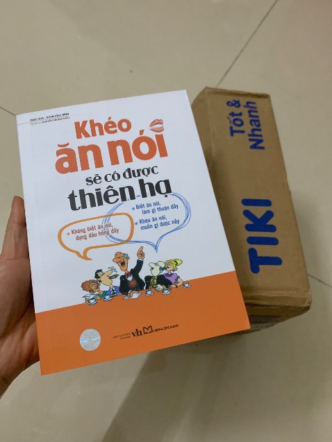Sách in bằng giấy Ford màu kem nên không bị chói lóa khi đọc.
Sách gửi từ Sài Gòn n thời gian giao khá nhanh.
Shipper thân thiện.
M luôn ưu tiên mua sách ở Tiki.