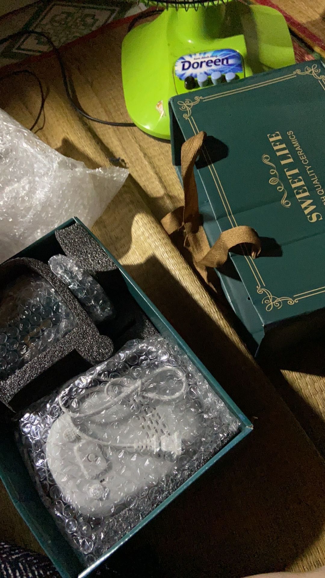 Shop đóng gói rất cẩn thận và giao hàng nhanh. cốc đẹp. tốc độ đun ấm cũng ok