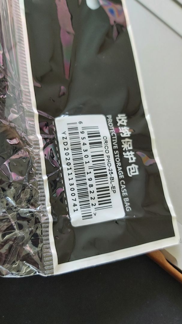 Sản phẩm cứng cáp, tuy nhiên to hơn hình mẫu nên rộng hơn ổ 2,5 khá nhiều. Nên hơi bất tiện khi không mang được trong túi chống sốc của surface. Sản phẩm cứng cáp, tuy nhiên to hơn hình mẫu nên rộng hơn ổ 2,5 khá nhiều. Nên hơi bất tiện khi không mang được trong túi chống sốc của surface.