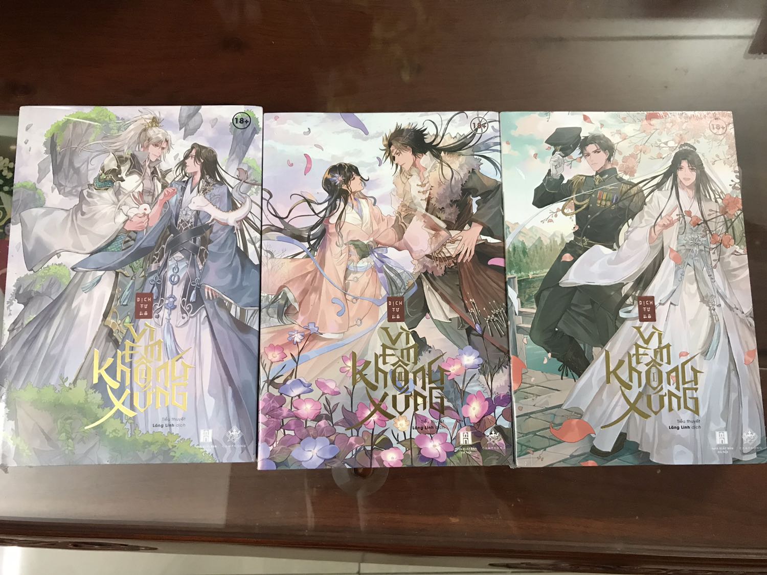 Truyện rất hay bìa rất đẹp nội dung ngọt ngào vô cùng lần giao hàng này tiki có miếng cát-tông bên trong khiến cho sách ko bị móp góc đánh giá rất cao lần giao hàng này 5 sao nha