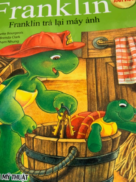 Màu ngã vàng nâu nhiều quá, ko thật như mấy quyển khác mình có như quyển tập xe đạp hay quyển sấm chớp