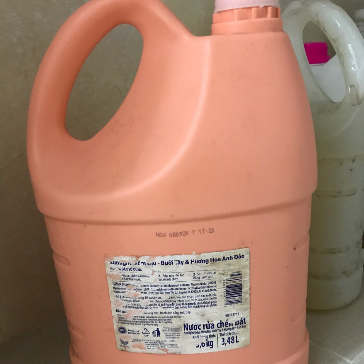 Sp mùi rất thơm nha, hok ngờ giá rẻ hơn sunlight nhìu mà chất lượng cũng ok vậy, sau này m sẽ mua lại để tiết kiệm 🥰🥰