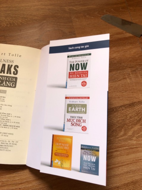 Mình nghĩ đây là năm cuốn sách sẽ giúp mọi người tỉnh thức.ai cũng phải nên quay trở về với bản thân mình Quay về chăm sóc em bé trong mình cảm ơn tikj trading Luôn đóng gói cẩn thận giao hàng nhanh và giá cả rất phải chăng