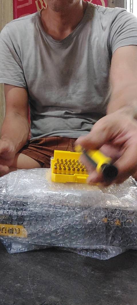 Gọn nhỏ, phù hợp giá tiền, đủ đầu. Thích hợp điện tử, điện cơ nên cân nhắc.