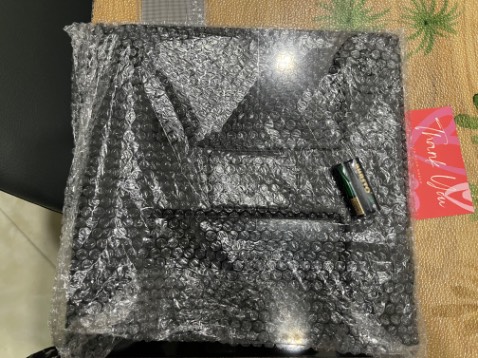 Đóng gói cẩn thận, bọc nylon và giấy lót chống xê dịch , giao hàng nhanh 
Cân móng, nhẹ, có kèm pin 2AA, khớp với cân thường và có thêm số gam, tự hiến thị khi đúng lên cân 
Rất tiện, mới gắn pin nên chưa biết khi nào phải thay, đáng mua