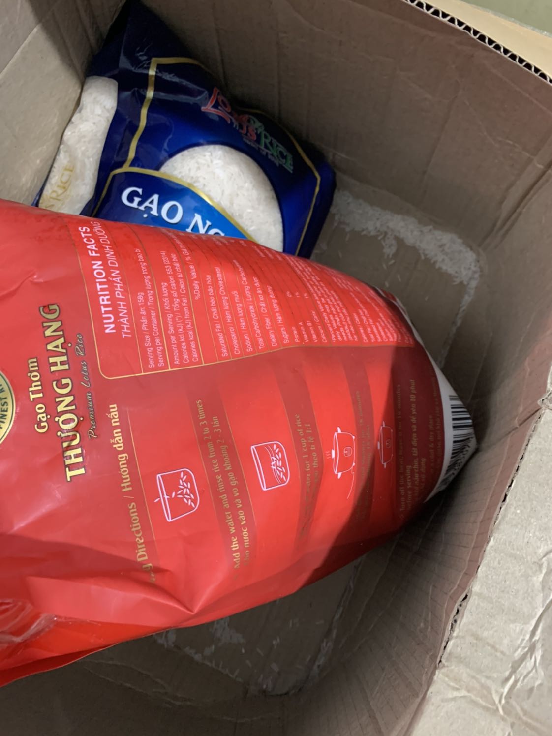 Bực mình hàng đóng gói đỗ tháo tầm lumzzz thì ra là túi bị con gì cắn mấy lổ shop bọc băng keo trắng lại k kỹ rồi gửi bán.cũng chiêu trò quá ... lần sao bịch bị rách đừng bán nhe.để dành ăn hoặc bán khách gần cho tiện.chứ đóng đi tỉnh đổ ra ... bực lắm shop ơi. Bực mình hàng đóng gói đỗ tháo tầm lumzzz thì ra là túi bị con gì cắn mấy lổ shop bọc băng keo trắng lại k kỹ rồi gửi bán.cũng chiêu trò quá ... lần sao bịch bị rách đừng bán nhe.để dành ăn hoặc bán khách gần cho tiện.chứ đóng đi tỉnh đổ ra ... bực lắm shop ơi.