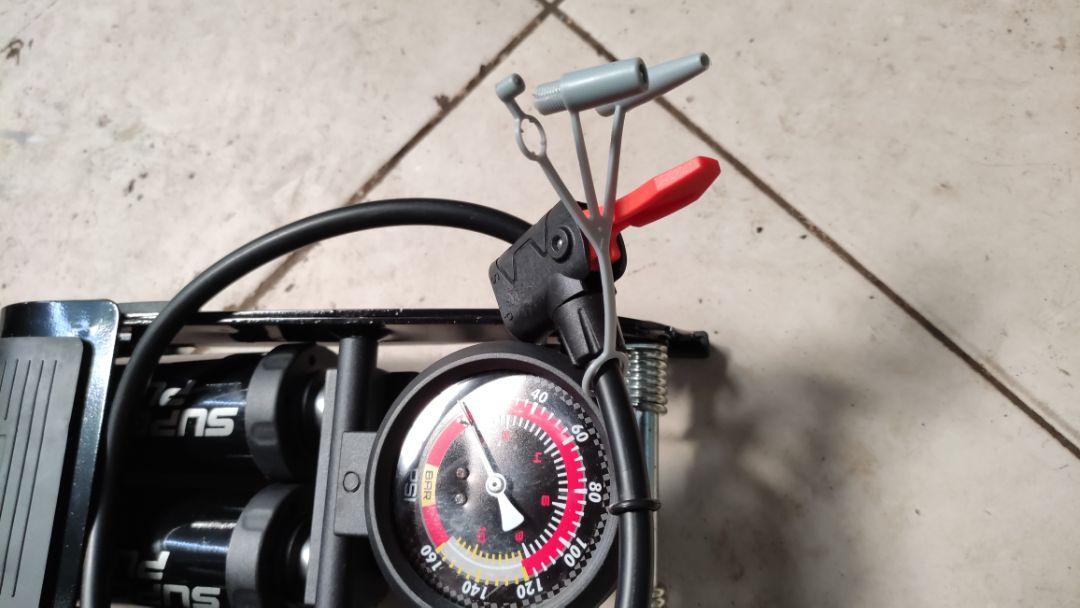 giao thiếu kim bơm nhỏ,
hàng quảng cáo cổng nối ống bằng nhôm nhưng hàng giao cổng nối ống bằng nhựa bề ngoài vết trầy tùm Lum tôi chọn mua sản phẩm này giá cao hơn các shop khác mong chất lượng tốt hon nhưng thất vọng quá