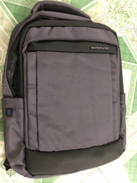 Giao hàng nhanh chóng. Nhận hàng giống như mô tả trên  app. Balo đựng trong 01 túi zip trong suốt. Bên trong có gói hút ẩm kèm theo. Sản phẩm gia công ổn, đựng laptop đi làm rất thoải mái…