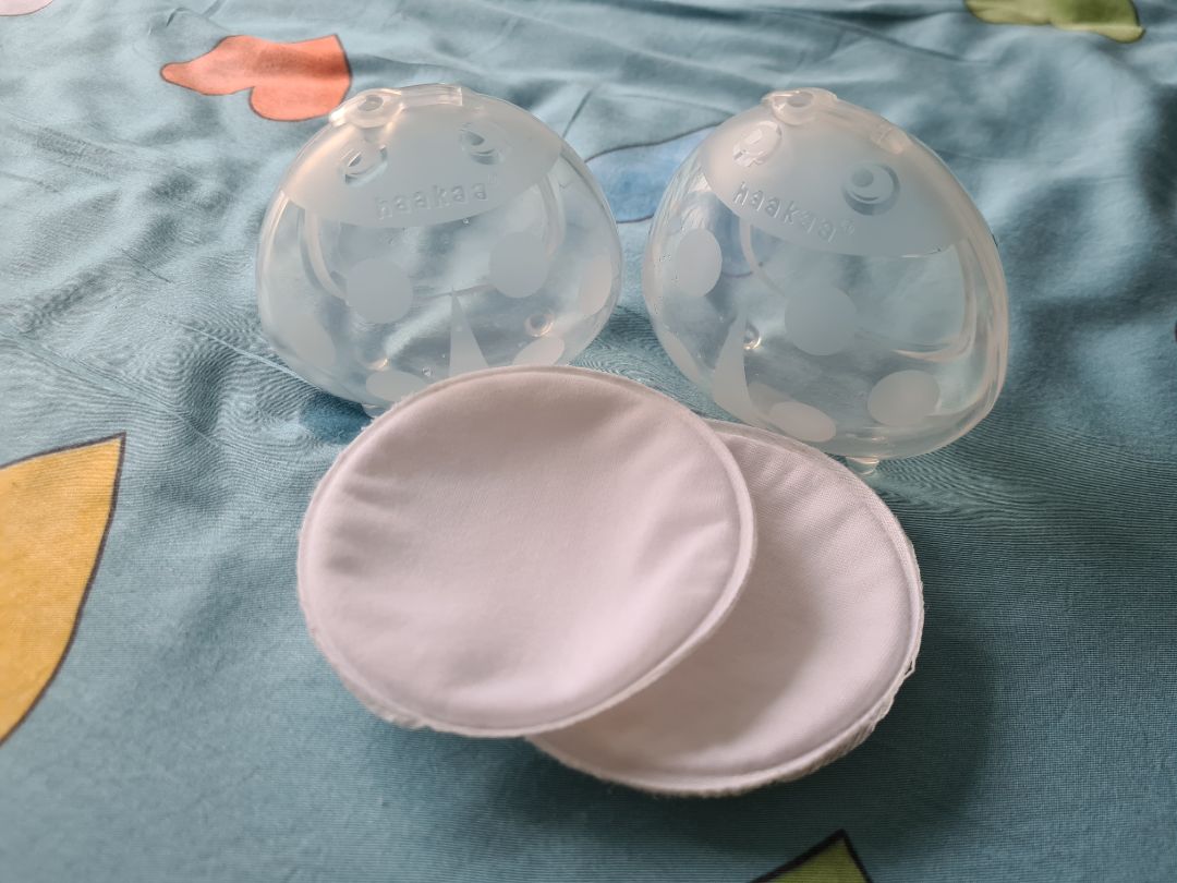 ngoài chuyện phải rửa thường xuyên và dùng cách ngày để ko bị ngộp, thì mình rất ưng ý.