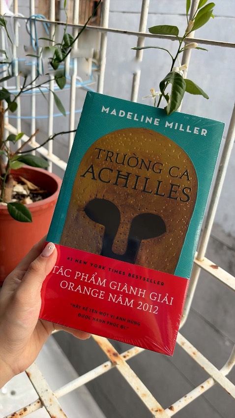 sách của fahasa đẹp miễn bàn lun, nội dung vs dịch thuật hay cực kỳ, tuy là sách boylove nhưng những cảnh tình cảm của 2 nv chính nó chỉ vừa đủ thôi ko gì lố lăng hết. must have nha cả nhà