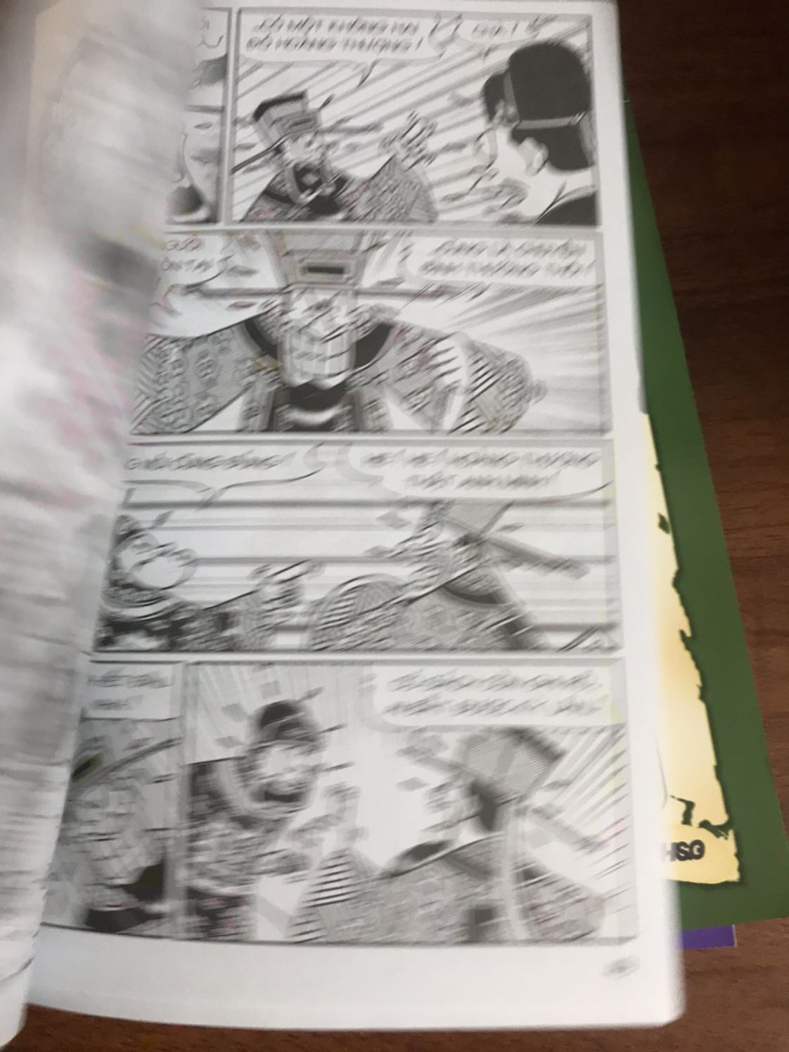 Truyện nội dung hấp dẫn, giấy in hơi mỏng. Tuy nhiên fahasa chuẩn bị hàng hơi lâu, bù lại giao hàng cẩn thận, truyện được bọc chống sock cẩn thân.