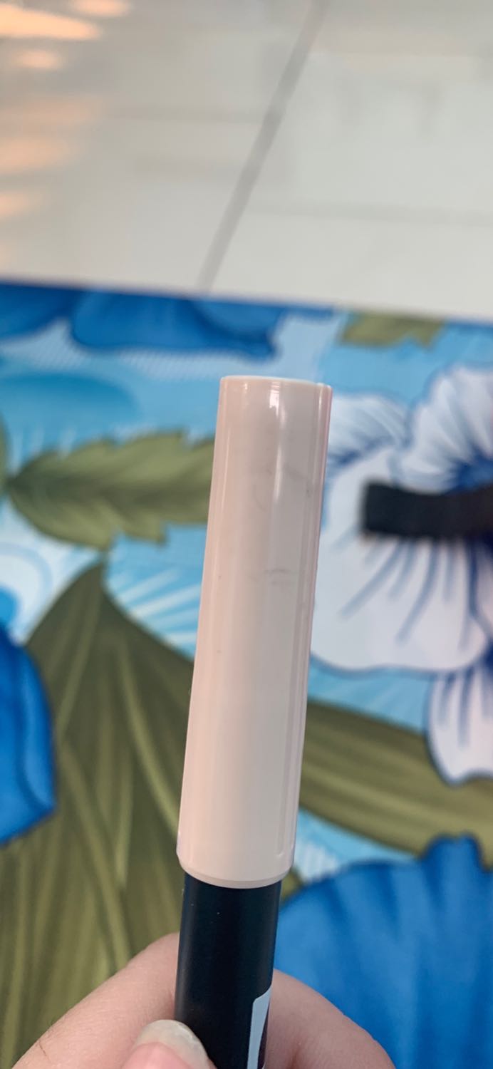 Giao hàng nhanh, màu đẹp. Kiểm tra kĩ thì thấy nắp bút bị dơ không biết là do có người xài hay chưa