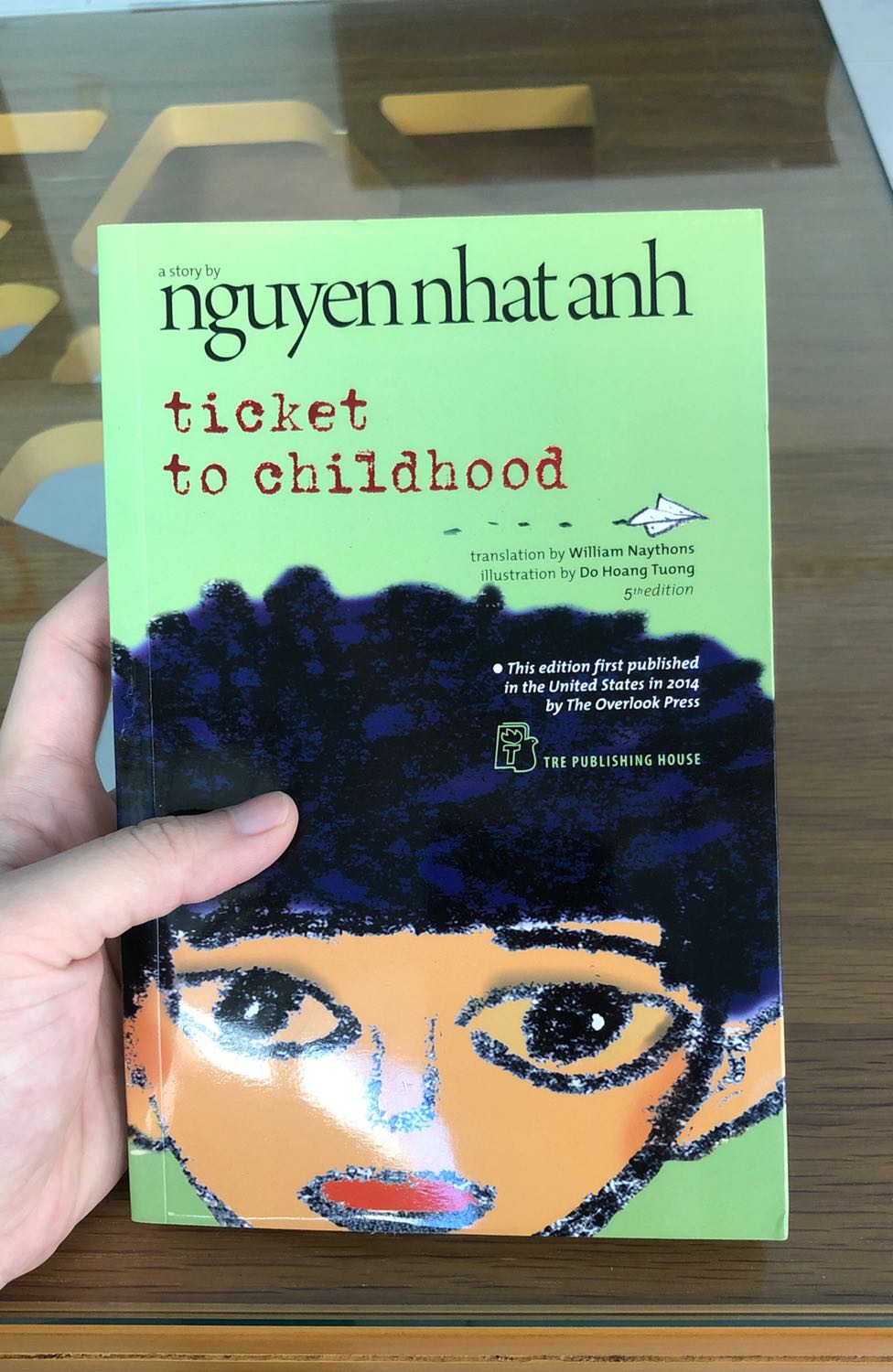 Bìa sách và giấy đều đẹp và chất lượng. Giao hàng nhanh siêu tốc, mới đặt hôm chủ nhật mà thứ 3 đã có rồi. Much love
