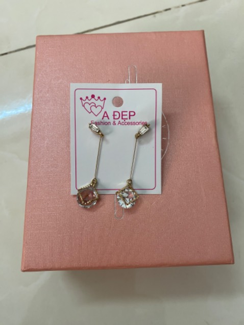 Hoa tai kiểu dáng dễ thương, đẹp, nhìn trẻ trung. Rất thích