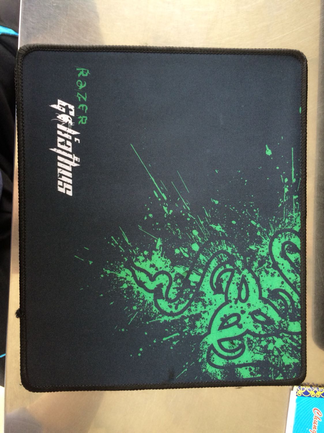 Giá rẻ mà chất lượng là quá tốt đối với  nhu cầu chỉ cần lót chuột như mình. Đường may tốt, vải đẹp, mặt dưới bám, mặt trên bắt tín hiệu ngon lành. Cộng thêm quả hoa văn tăng phần ngầu lòi nữa. 5*