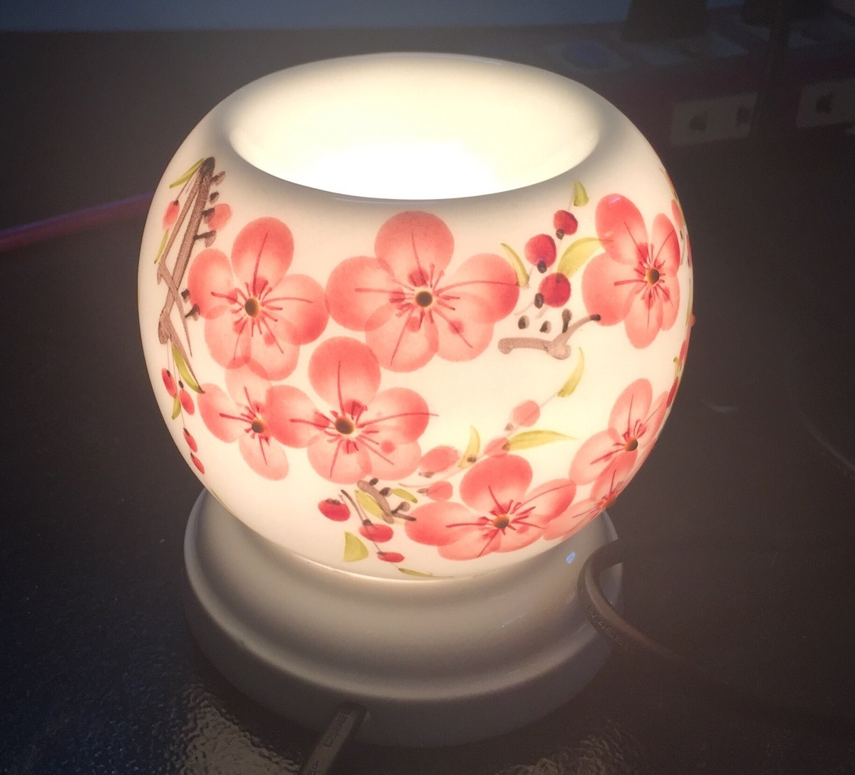 Cảm ơn tiki giao hàng rất nhanh, sản phẩm đẹp, đóng gói cẩn thận, mình rất hài lòng