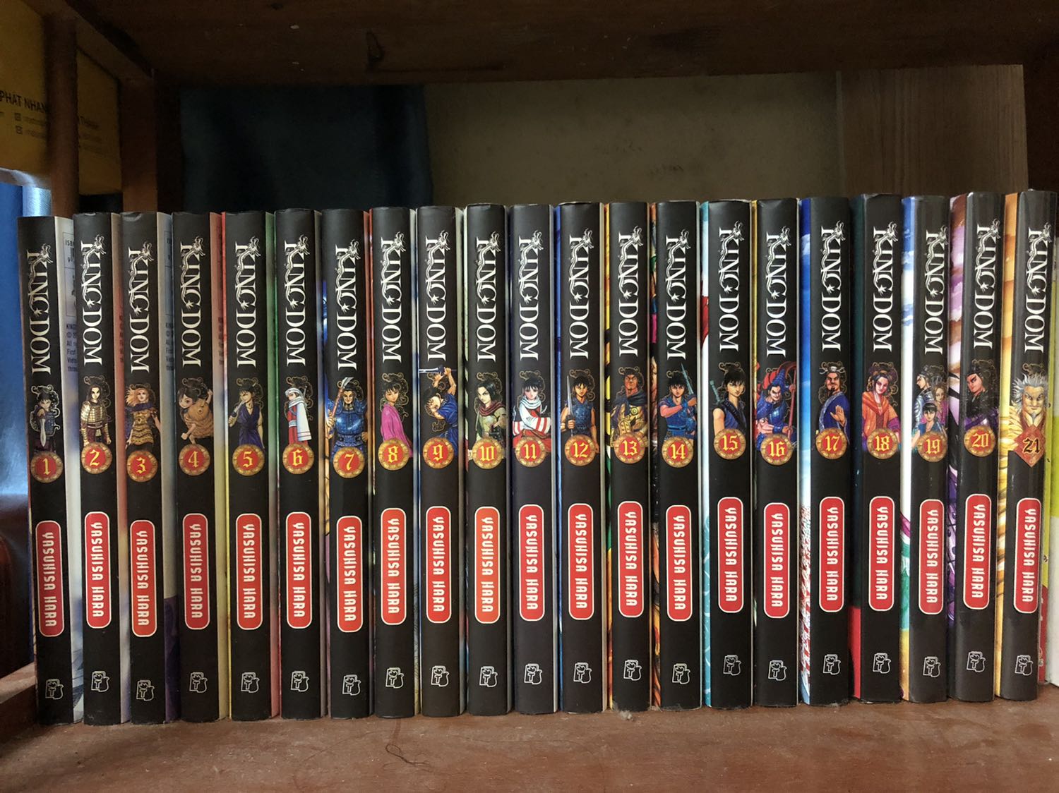Chất lượng giấy tốt, hình vẽ đẹp. Tuy nhiên có 2 cuốn vừa mở ra đã thấy bị rời trang giữa. Trừ 1 sao