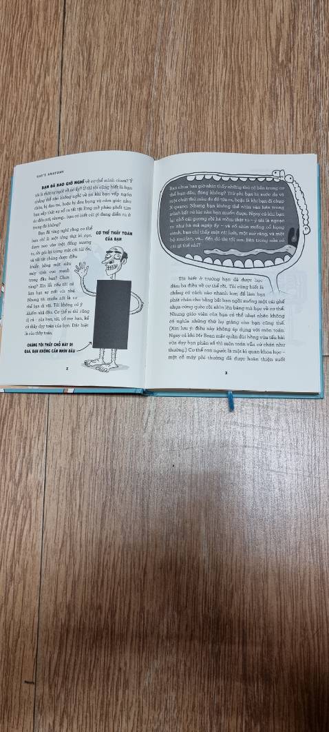 Quyển sách này được bác sĩ Adam Kay hệ thống kiến thức rất lôgic.Bác sĩ đã chia ra từng chương khác nhau như :da,tim,máu,phổi,....Từ những bộ phận ngoài cùng đến trong cùng.Từ những cơ quan lớn nhất đến nhỏ nhất.Tất cả ,đều được bác sĩ trình bày một cách,ngắn gọn,dễ nhớ.Đặc biệt hơn,là bác sĩ đã sử dụng khiếu hài hước của mình để biến những kiến thức giải phẫu khô khan thành những kiến thức " dễ nuốt".Quyển sách thích hợp cho những người bắt đầu tìm hiểu về giải phẩu học.