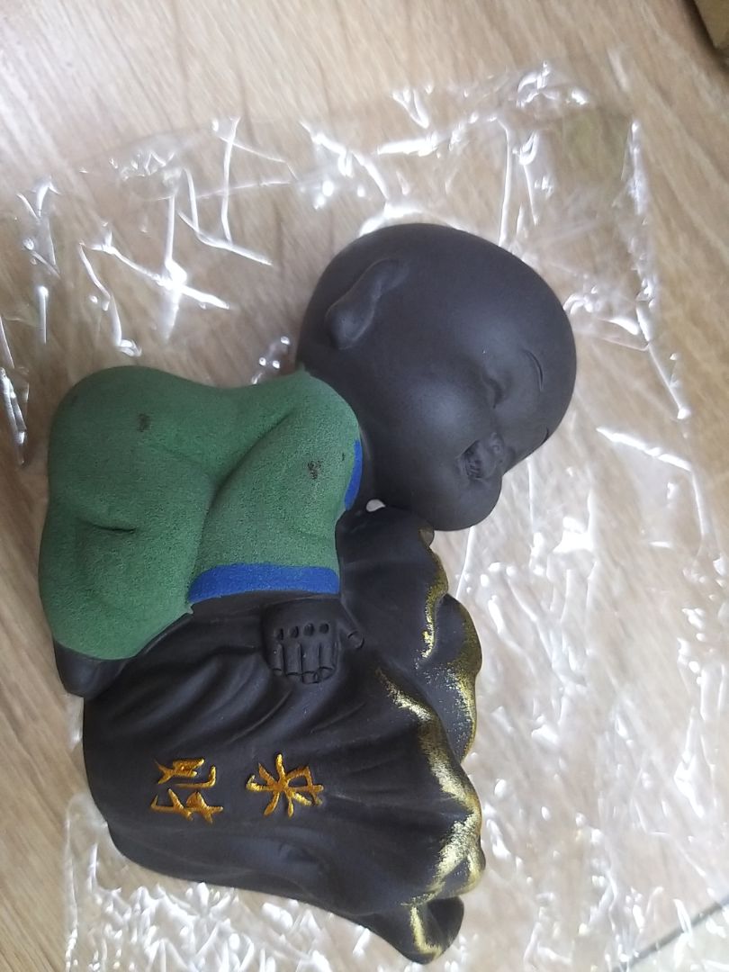 sản phẩm chú tiểu bị dín 3 chấm nâu, mất thẩm mĩ. Thu hồi hoặc đổi sản phẩm mới dùm.