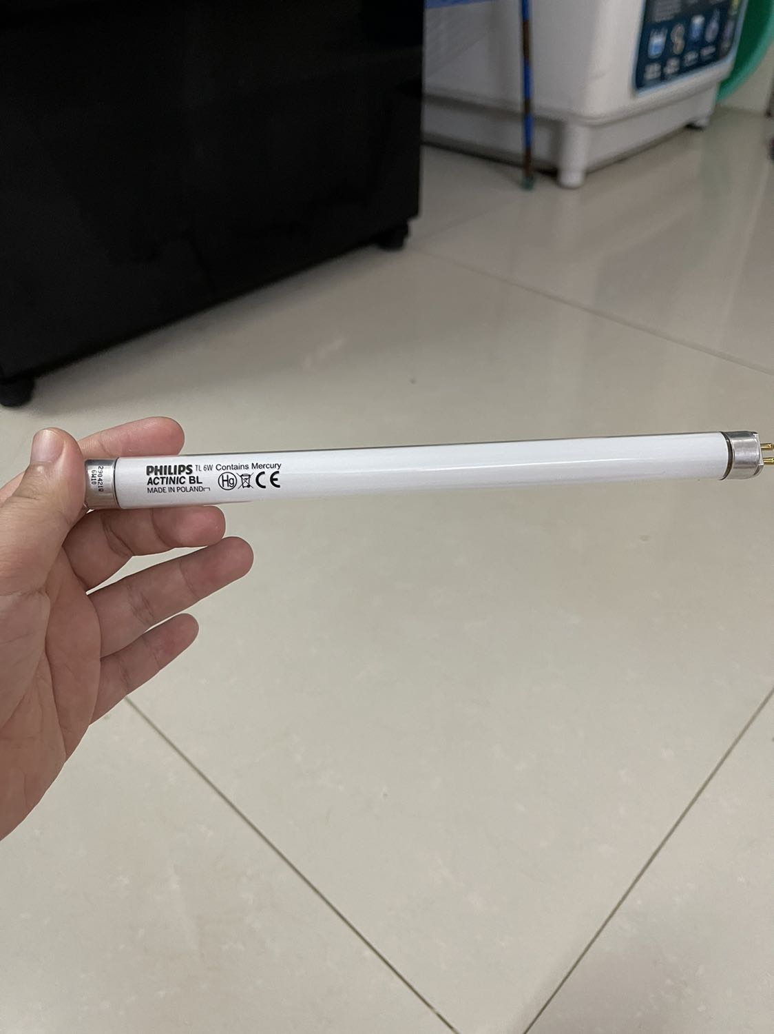 Hic. Ở xa nên mua 2 bóng cho đỡ tốn phí mà mua về thì thấy giao k đúng loại. Ord bóng Daisinh nhưng giao về bóng Phillip nhưng vô khung chat với nhà bán hàng bấm hoài k vào chat được. Giờ cũng ko bik liên hệ với ai để đổi trả