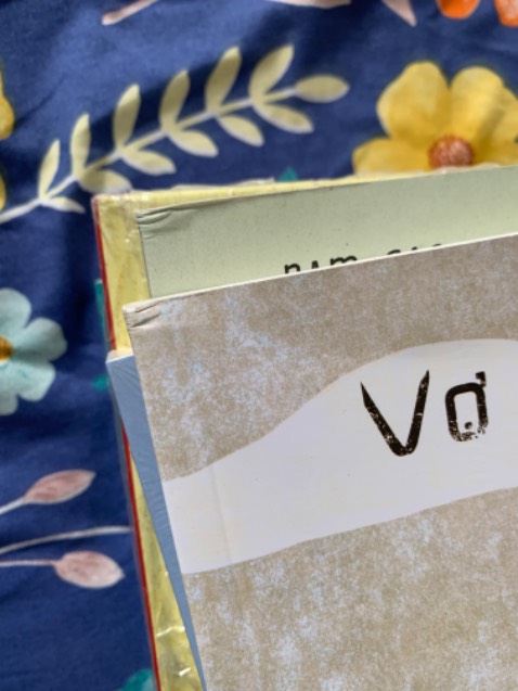 Lần mua sách tệ nhất . Cái hộp mình vứt đi rồi vì nó nát mà cảm giác bị bóc xe , nói chung mua tiki nhiều lần này thất vọng nhất. Góc sách thì cong queo Lần mua sách tệ nhất . Cái hộp mình vứt đi rồi vì nó nát mà cảm giác bị bóc xe , nói chung mua tiki nhiều lần này thất vọng nhất. Góc sách thì cong queo