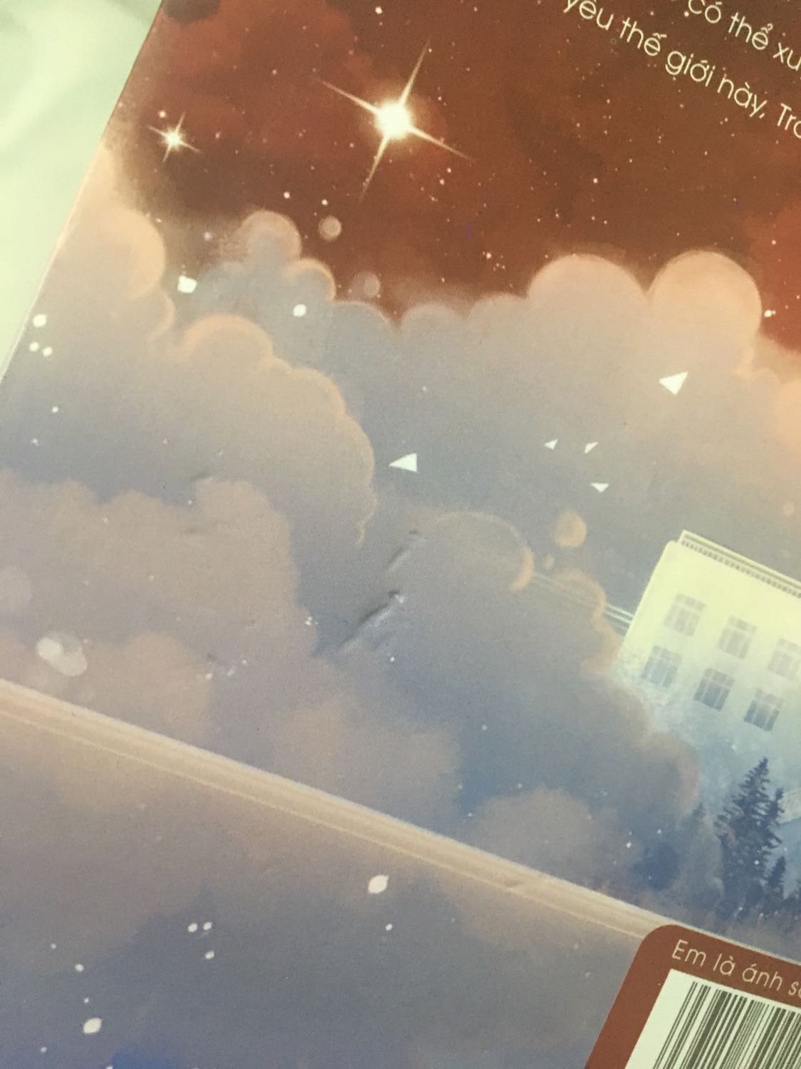 Chuyện là gói luôn cái móc khoá vào trong sách khiến sách bị lõm vào mình cũng không nói gì~ nhưng cả mặt trước cũng bị~ xong rồi còn bị trần! Tết xong tiki làm ăn kì quá! Nhưng do mua đồ nhiều rồi nên mình vẫn sẽ để 5sao, mong tiki khắc phục