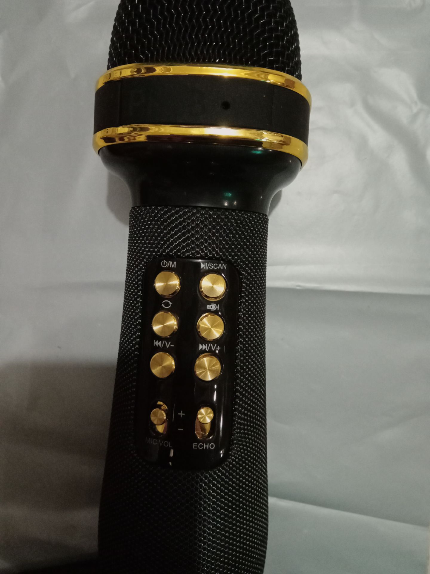 shop giao hàng nhanh đầy đủ phụ kiện . sản phẩm đóng gói kỹ chắc chắn . chất lượng thì tuyệt vời đáng mua nha .