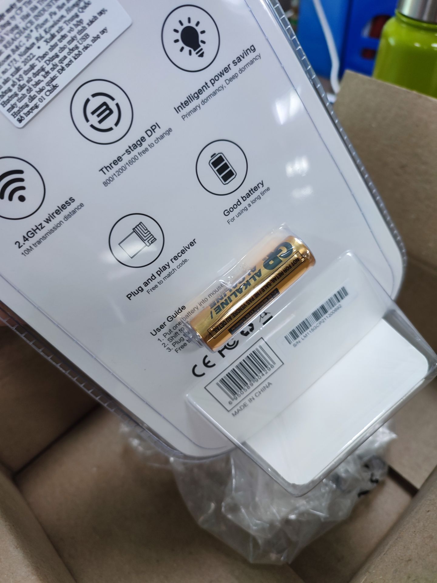 100 điểm!!! Đây đã là em chuột thứ 2 mình mua, vì dùng PC ở nhà quen rồi, lên cty cũng phải mua một em tương tự chứ không dùng lại được chuột bình thường nữa.
Mình cần gấp nên order lúc 8 rưỡi, 10 rưỡi đã tới tay, và trong package có sẵn pin luôn chứ không thì mình cũng đang nghĩ xem bói đâu ra pin bây giờ, xứng đáng 100 điểm.