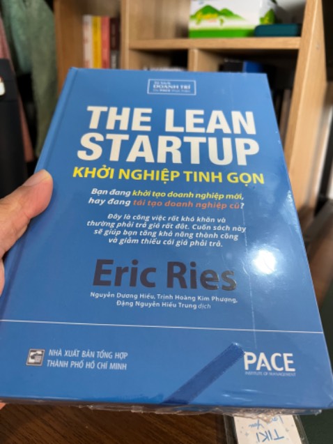Sách Bìa Cứng rất đẹp, truyền cảm hứng đọc. Tiki đóng hàng chuyên nghiệp, bọc kiếng chỉnh chu