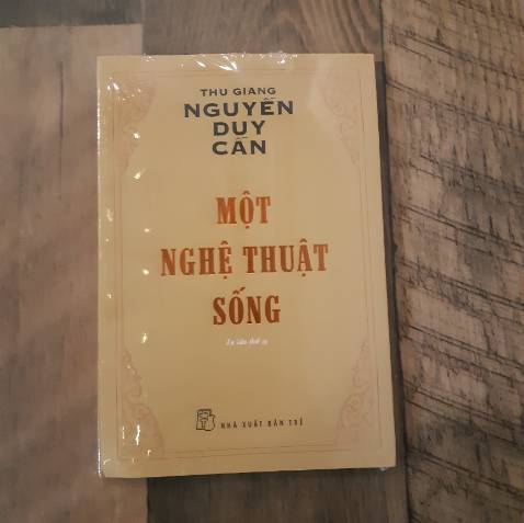 Nội dung: chưa đọc
Hình thức: khác màu trên app nhưng chất lượng bìa và giấy rất ổn. Bao bọc kĩ càng.