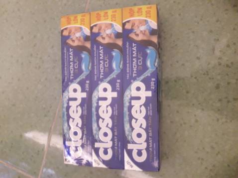 Combo 3 kem đánh răng Closeup hàng chính hãng, thơm mát 3 cực tác động sạch khuẩn phù hợp với nhiều đối tượng khách hàng. Vote shop 5 sao.