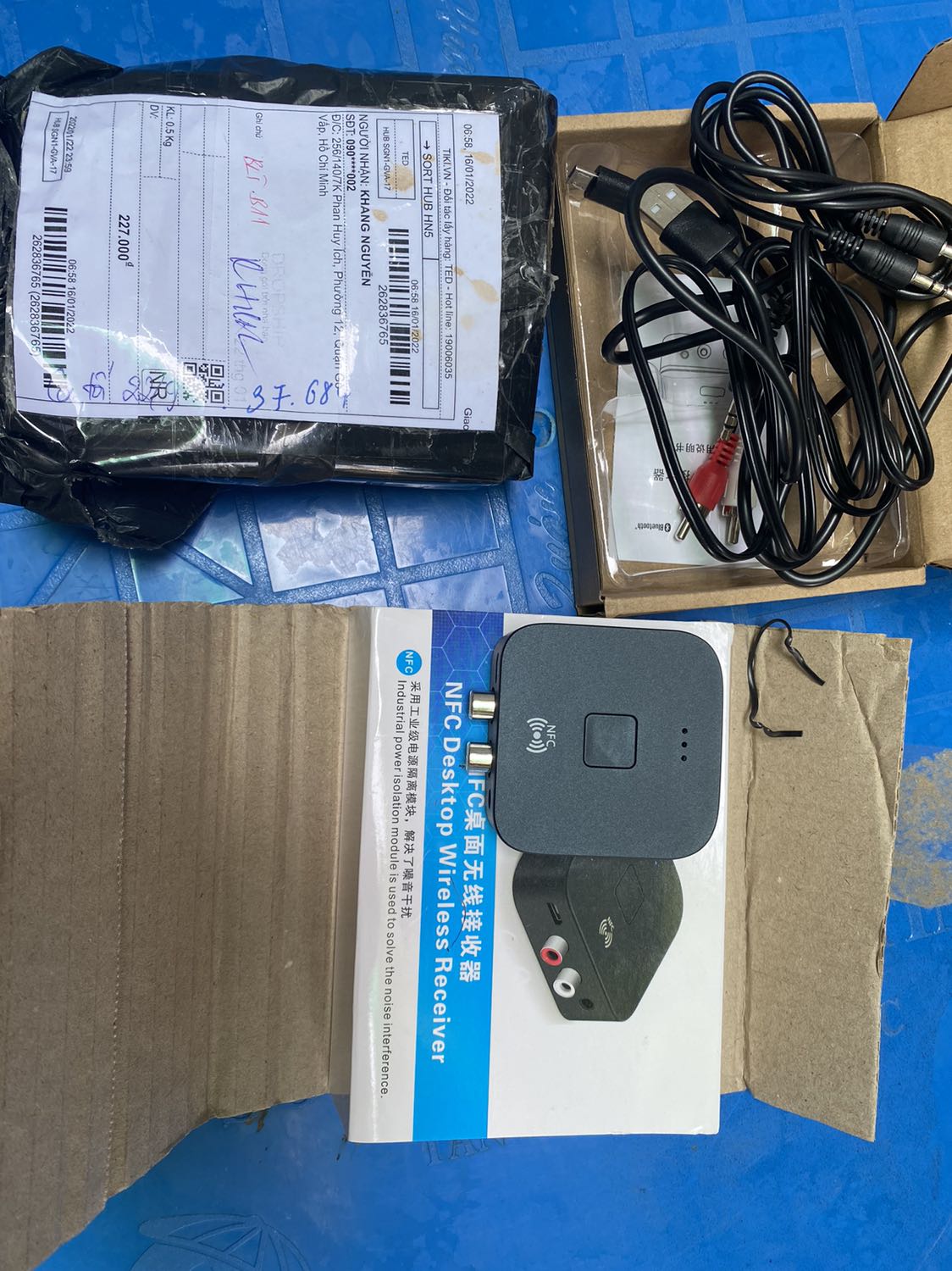 Bên ngoài đẹp, đóng gói cẩn thận , bên trong sản phẩm hư hỏng, không sử dụng được.