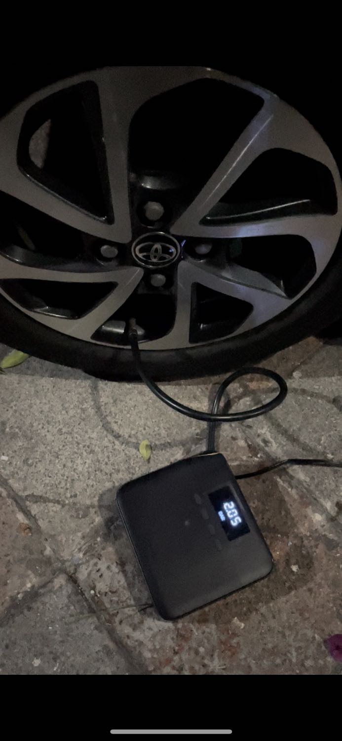 Ưu điểm: gọn, nhẹ, dễ sử dụng, đa năng, giá thành tốt, bơm nhanh (bơm từ 2 bar lên 2,5 bar hết 45s)
Nhược điểm: Lấy điện tẩu sạc nên mỗi lần bơm hơi lỉnh kỉnh (gỡ dây, nổ máy, cắm tẩu, 2 bên bánh phải đi dây qua 2 cửa khác nhau); đặt hàng tq rất lâu, khoảng hơn 30 ngày mới tới tay. Ưu điểm: gọn, nhẹ, dễ sử dụng, đa năng, giá thành tốt, bơm nhanh (bơm từ 2 bar lên 2,5 bar hết 45s)
Nhược điểm: Lấy điện tẩu sạc nên mỗi lần bơm hơi lỉnh kỉnh (gỡ dây, nổ máy, cắm tẩu, 2 bên bánh phải đi dây qua 2 cửa khác nhau); đặt hàng tq rất lâu, khoảng hơn 30 ngày mới tới tay.