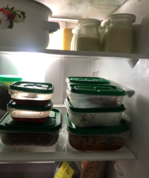 Đa dạng về kích cỡ. Thiết kế hộp không rườm rà. Chỉ mỗi nắp đậy là không khít. Tôi hài lòng nhưng chưa trọn vẹn.