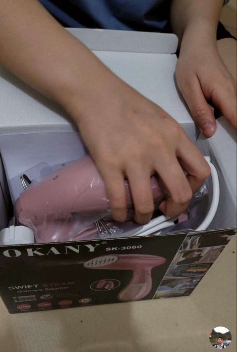 Sản phẩm siêu ây key
Máy mày màu hồng xinh đẹp cực luôn ý :))) Là hơi khá là xịn xò luôn á , Cầm khá chắc tay.  Nói chung là nên mua é :)))