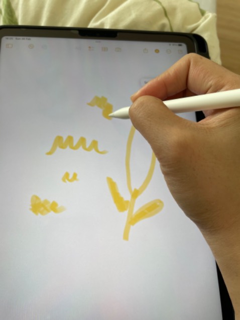 Miếng dán khá khó dán, vừa vặn với ipad pro, giao hàng trễ hơn ngày hẹn. Miếng dán tạo cảm giác dễ dàng cho bút Apple. Miếng dán khá khó dán, vừa vặn với ipad pro, giao hàng trễ hơn ngày hẹn. Miếng dán tạo cảm giác dễ dàng cho bút Apple.