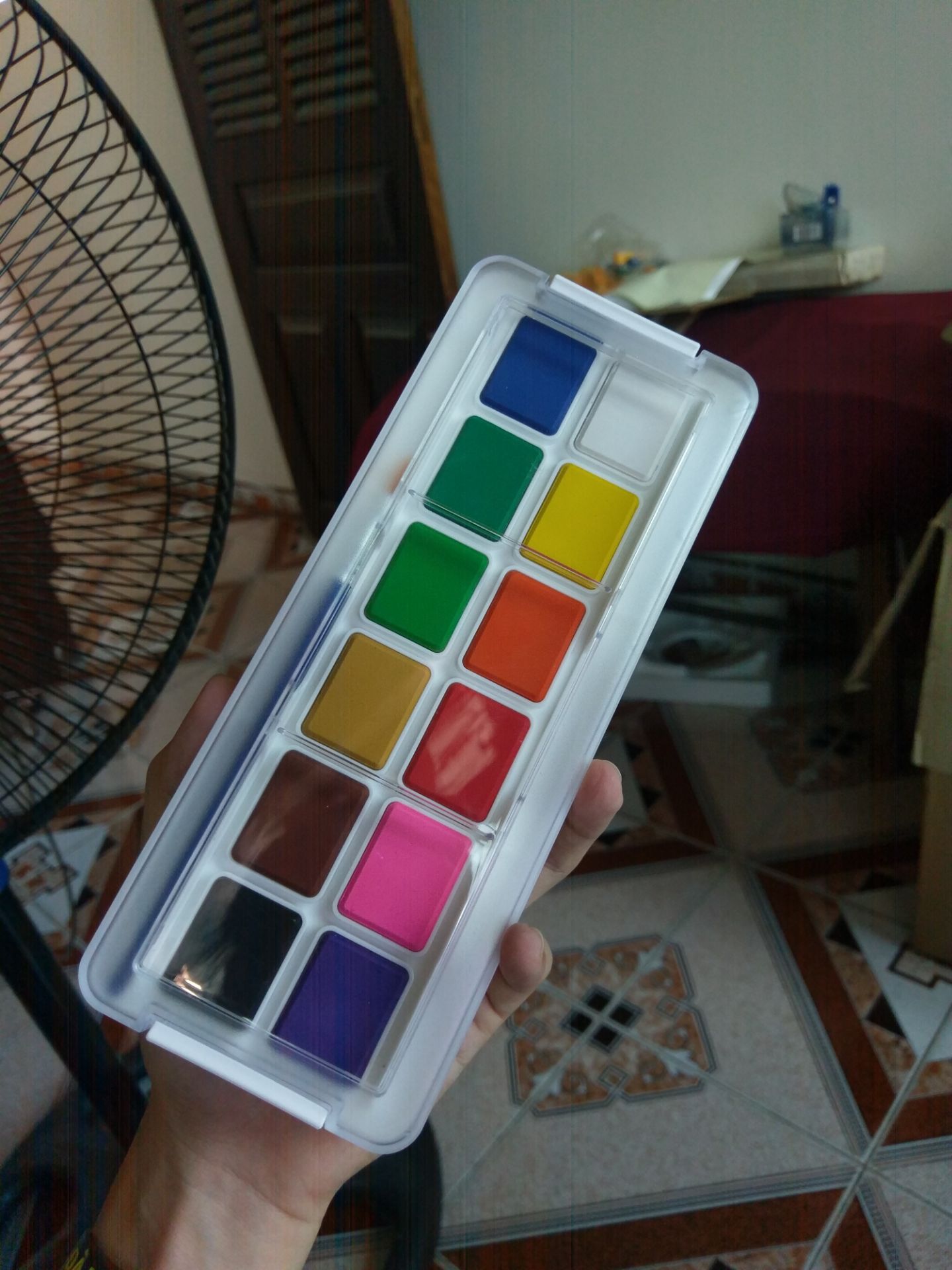 màu xịn, lên màu đẹp, mỗi tội giao về ko biết làm sao mà cục màu vàng đất bắn lên tít tận chỗ cục màu trắng =))))