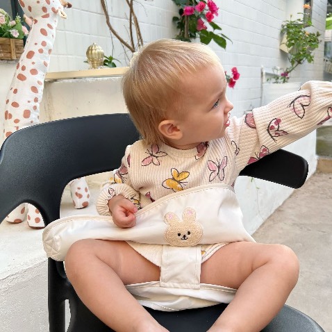 Mua tặng cho nhox cháu, giữ chắc chắn, k gây khó chịu, hàng rất oke