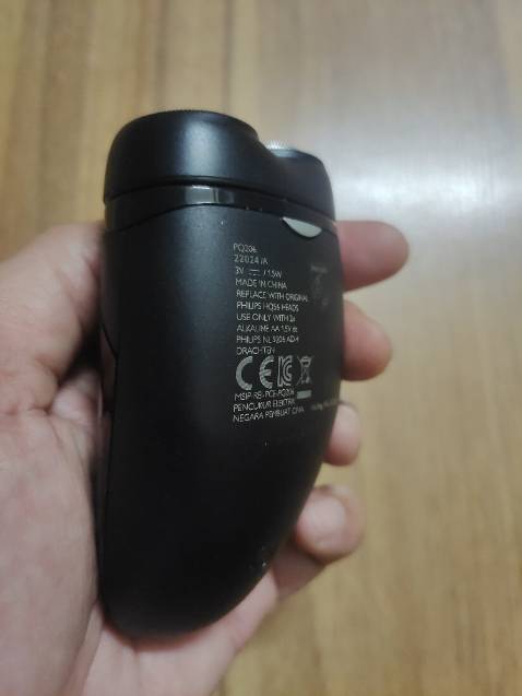 Sản phẩm thực sự quá tệ, lần nào cạo cũng bị rát mặt. Cực kỳ khó chịu. Thực sự ko đáng mua