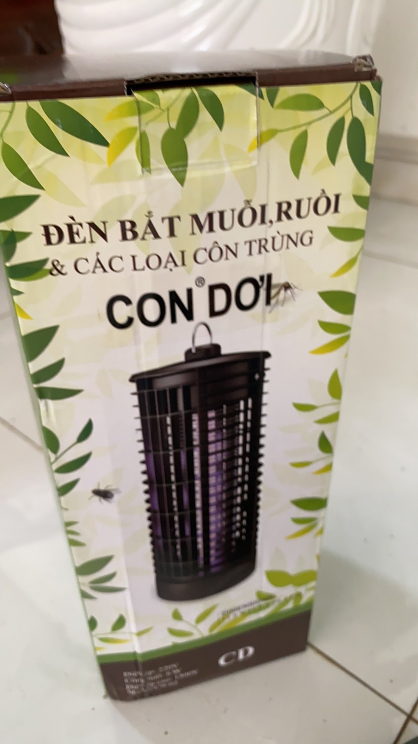 đọc mấy cái 1 sao vk cứ bàn ra, mà tôi chọn thì không sai được mà, đọc thông số kĩ thuật và nhìn cách thức hoạt động thì sao lại chỉ diệt chỉ côn trùng khác ngoài muỗi được, cơ chế đèn muỗi nói chung là dụ muỗi bằng 1 loại ánh sáng thôi, có đèn muỗi nào mà không dùng ánh sáng,  mà bóng đèn này của hiệu fsl cơ mà đâu phải của mấy hãng lôm côm.  Lâu lâu là nổ tạch tạch, sd được 7 ngày bắt được khá nhiều ruồi và muỗi. tiki nên phát triển những sp tốt ntn. tôi rất rất hài lòng. Giờ thì vk cứ vổ *** kaka.