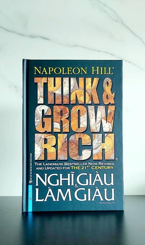 “Nghèo khó hay giàu sang đều là sản phẩm của tư duy.”

“Kẻ bỏ cuộc không bao giờ chiến thắng, còn người chiến thắng không bao giờ bỏ cuộc.”

“Không người nào đạt được những thành công vĩ đại mà không sẵn lòng chấp nhận hy sinh.”

Thành công không đòi hỏi lời giải thích. Thất bại không cho phép lời biện minh.”

“Vàng được khai thác từ trong tư tưởng con người nhiều hơn vạn lần so với số vàng được khai thác từ lòng đất.”

“Hạnh phúc không nằm ở cảm giác tới đích mà chính là trên chặng đường đi.”