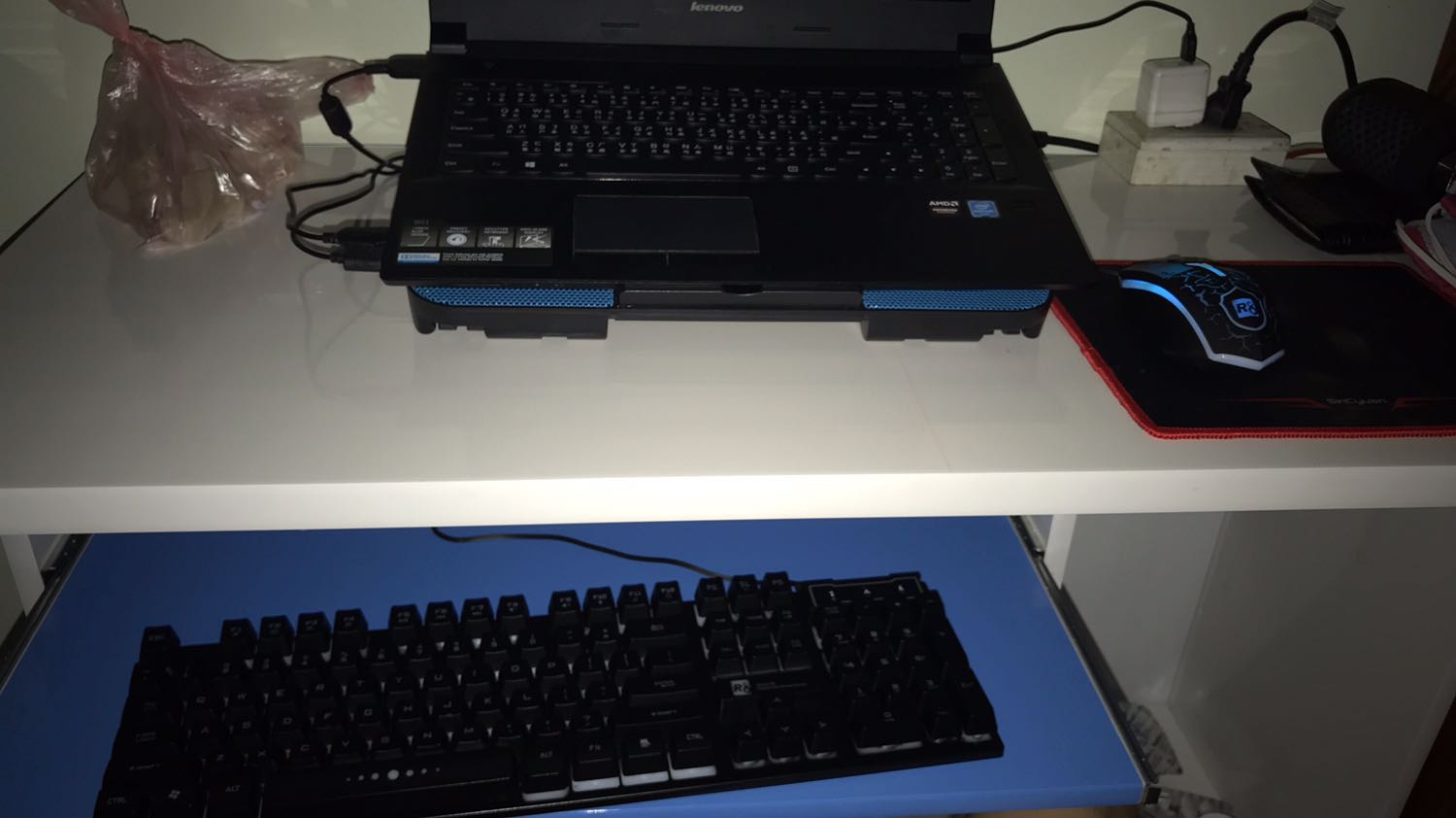 đã mua của tiki mấy sp rồi , lần nào cũng hất ok , hàng đóng gói cẩn thận , có cái bàn phím thì chưa biết nút bật đèn ntn , cảm ơn tiki sẽ ủng hộ shop dài dài