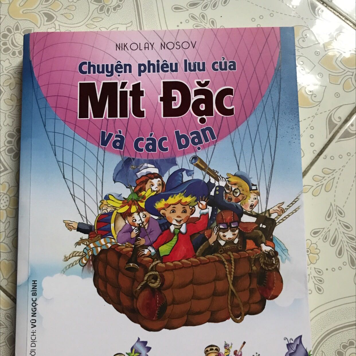 Đóng gói cẩn thận, truyện đã được tái bản nhưng hình ảnh ngộ nghĩnh, lời văn dí dỏm nên mình rất thích, sẽ ủng hộ shop nhiều lần nữa