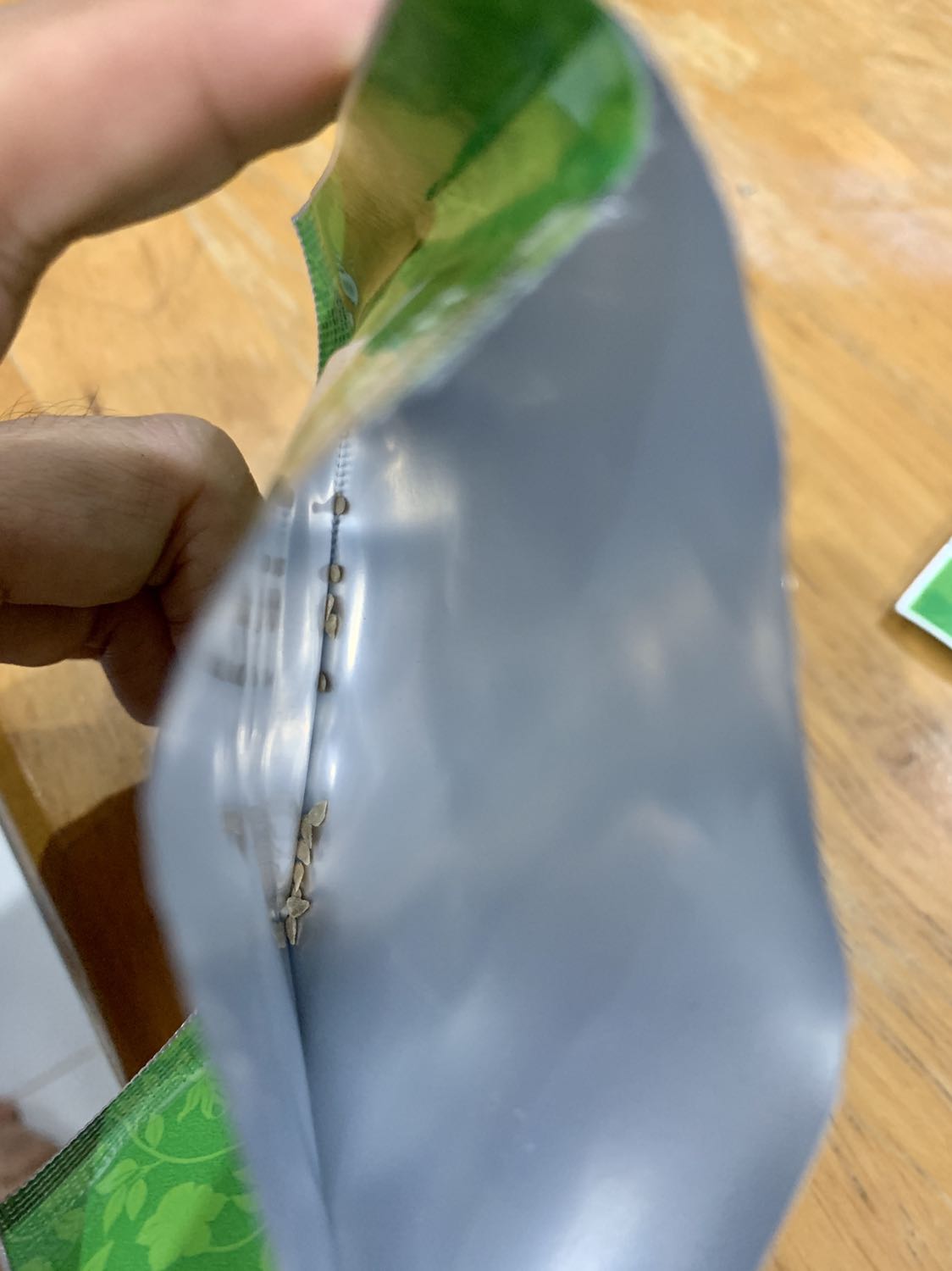 Sp giao như qc. Góp ý là nên có túi zip đựng hạt bên trong cho an toàn vì có ít hạt thôi, không để ý sẽ bị sót hạt đấy.