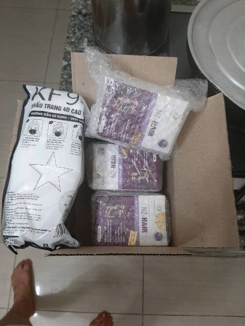 Sản phẩm này sử dụng có hiệu quả, check ra mã vạch. Đã mua lần 2 thấy hiệu quả và bây giờ mới đánh giá để mn tham khảo. Nên mua nha nếu ai rụng tóc nhiều như mình, tóc con cũng mọc nhiều hơn chút giảm rụng, mong dử dụng hết liệu trình sẽ có kết quả mong muốn.