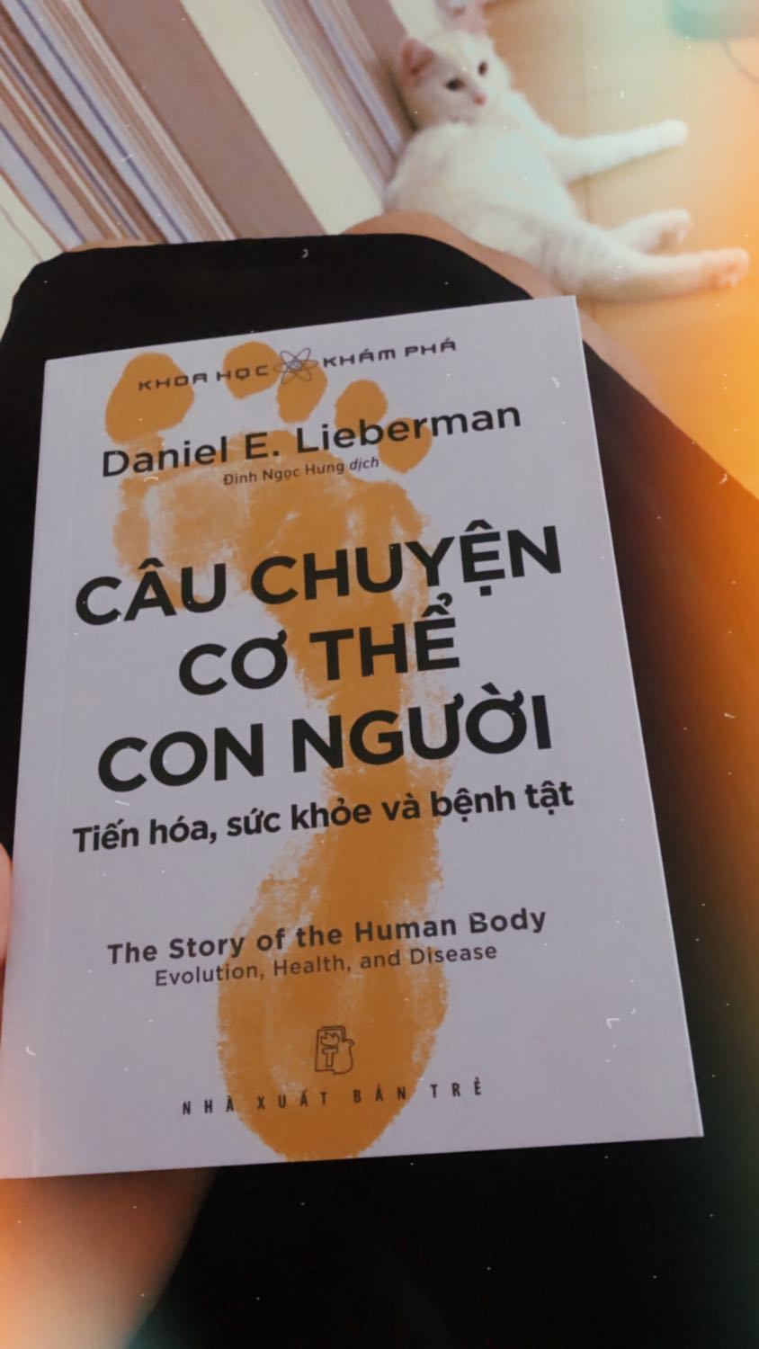 Mình vừa nhận đc sách, mới chỉ đọc qua phần tiêu đề nma mình thích lắm ^^ đúng sách mình đang cần. Một vùng trời kiến thức. Nên mua đọc nha mn. Dù sao thì thuyết tiến hoá đến giờ vẫn chưa đc công nhận nhưng mà cũng ko thể khẳng định là không có thuyết tiến hoá.