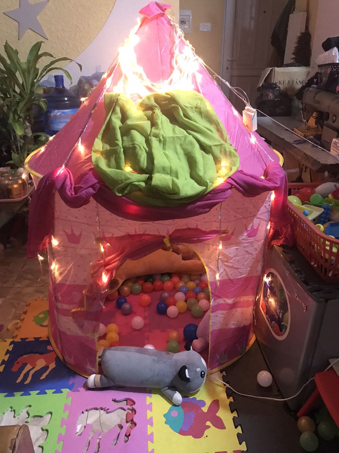 Khăn này mình đã mua nên mình biết. 
Khăn để trang trí cho đẹp thêm thôi chứ k phải khán ấm nha các bạn
Ok Sop!