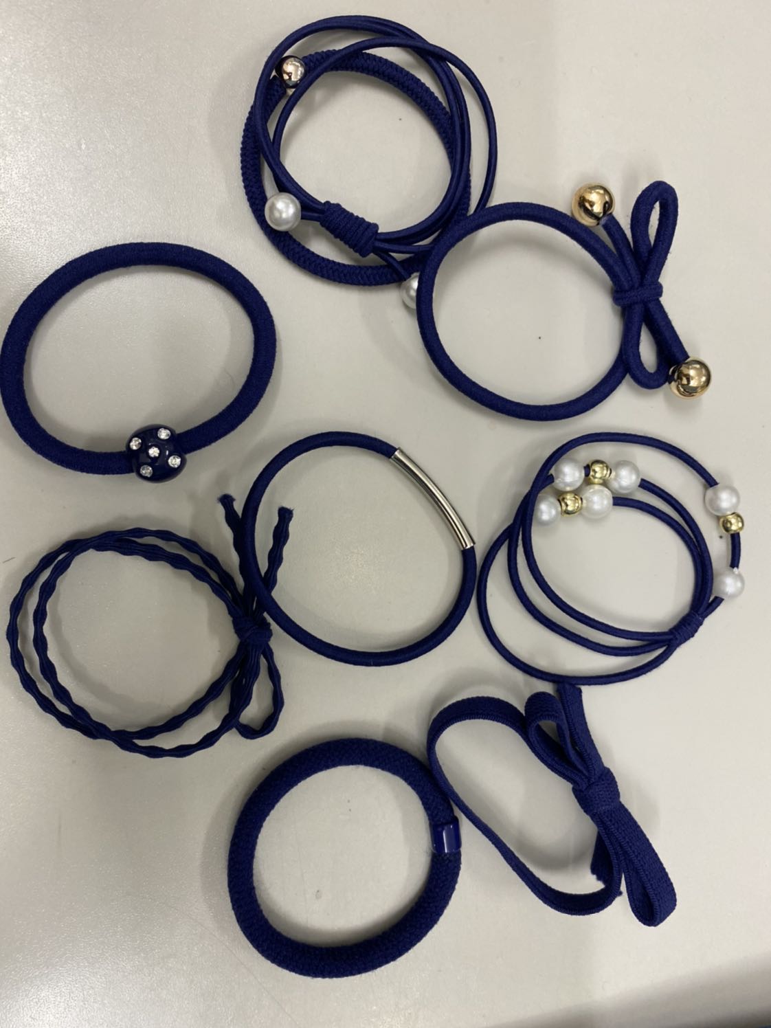 Treo đầu dê bán thịt ***
Hoàn toàn khác sản phẩm đã đăng, khác luôn với sp trong phần nhận xét đánh giá của những người khác. Thêm nữa là chọn màu đen (sp chỉ cho chọn 2 màu xám và đen), những nhận được là màu xanh dương. Trong 9 cái thì có mấy cái chẳng khác gì cọng dây thun đổ đống ngoài đường. Quá thất vọng.