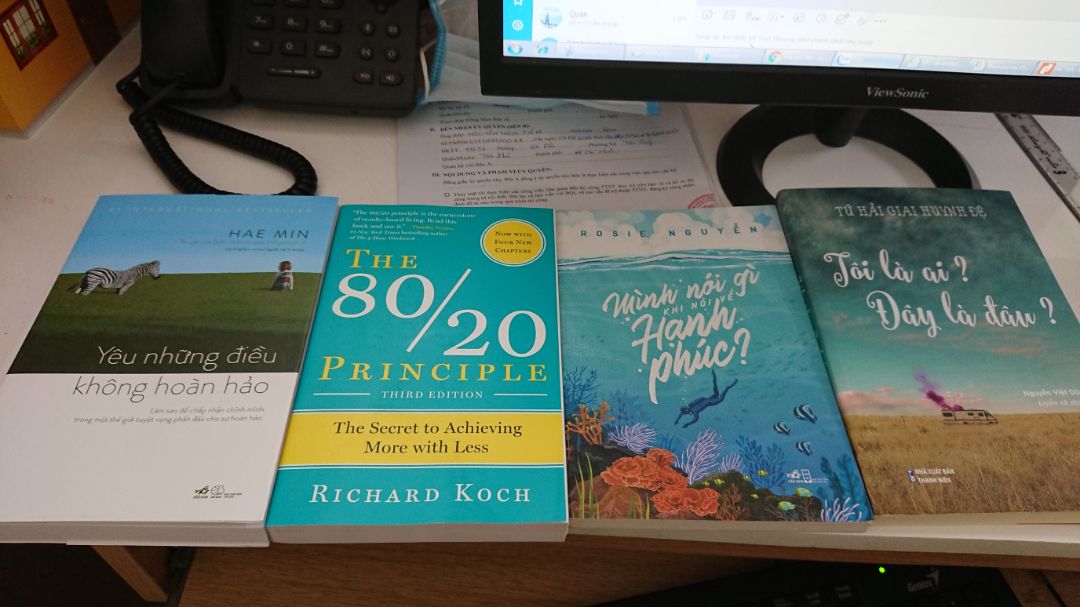 Bìa hơi mỏng, k có bookcare như ghi trên. Hơi bùn.