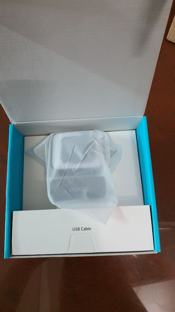 giao nhanh. mẫu mã đẹp. chắc tay. cắm vào nhận ngay. bắt hình tốt. có hỗ trợ đèn cũng là lạ.